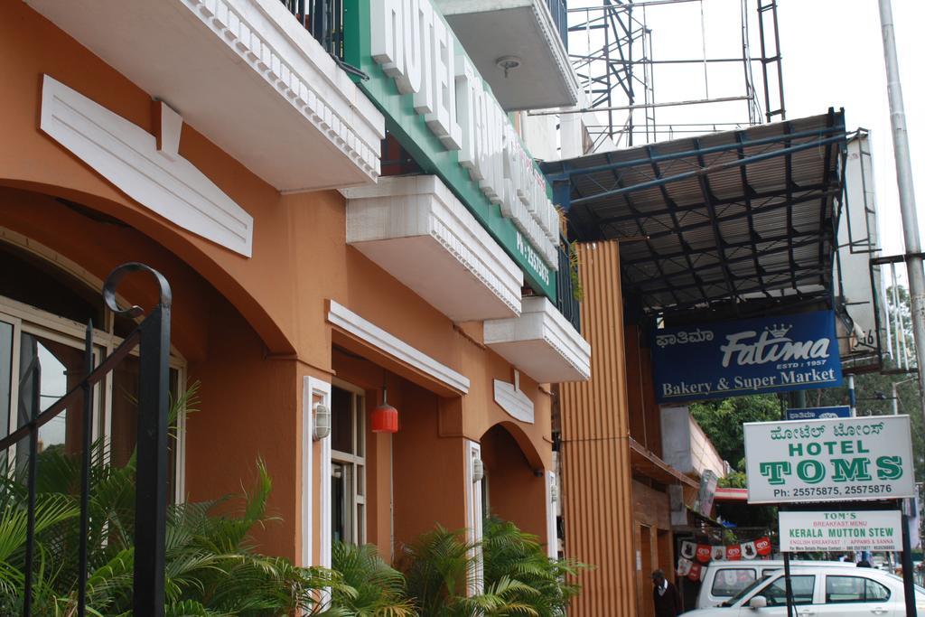 Tom'S Hotel Bangalore Buitenkant foto