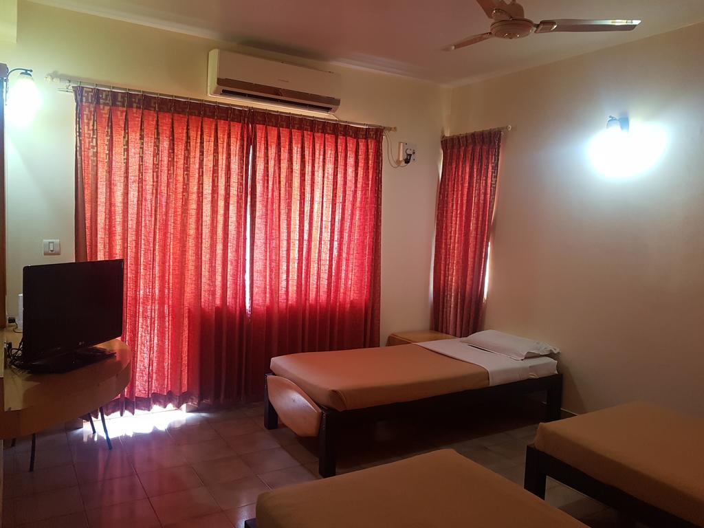 Tom'S Hotel Bangalore Buitenkant foto