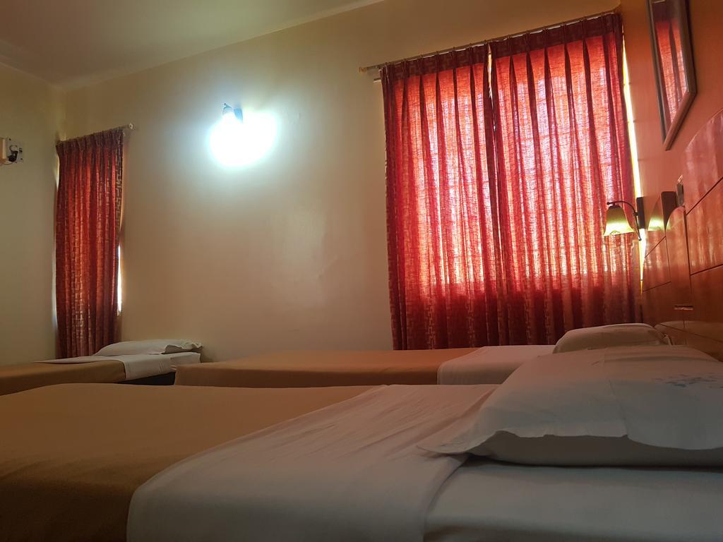 Tom'S Hotel Bangalore Buitenkant foto