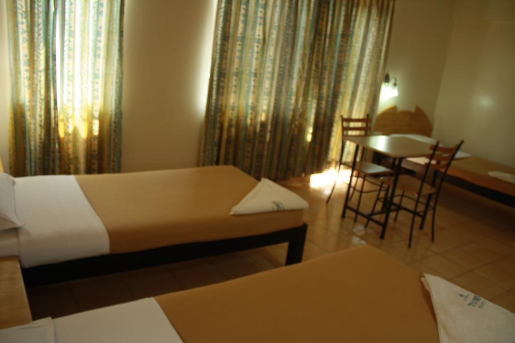 Tom'S Hotel Bangalore Buitenkant foto