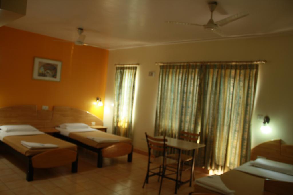 Tom'S Hotel Bangalore Buitenkant foto