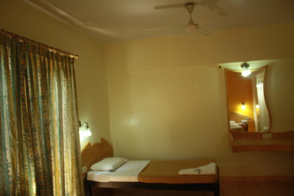 Tom'S Hotel Bangalore Buitenkant foto