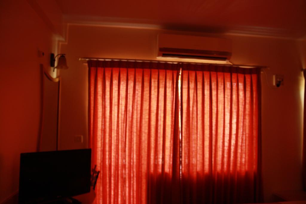 Tom'S Hotel Bangalore Buitenkant foto