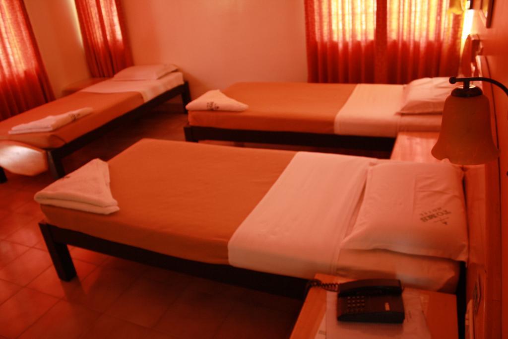 Tom'S Hotel Bangalore Buitenkant foto