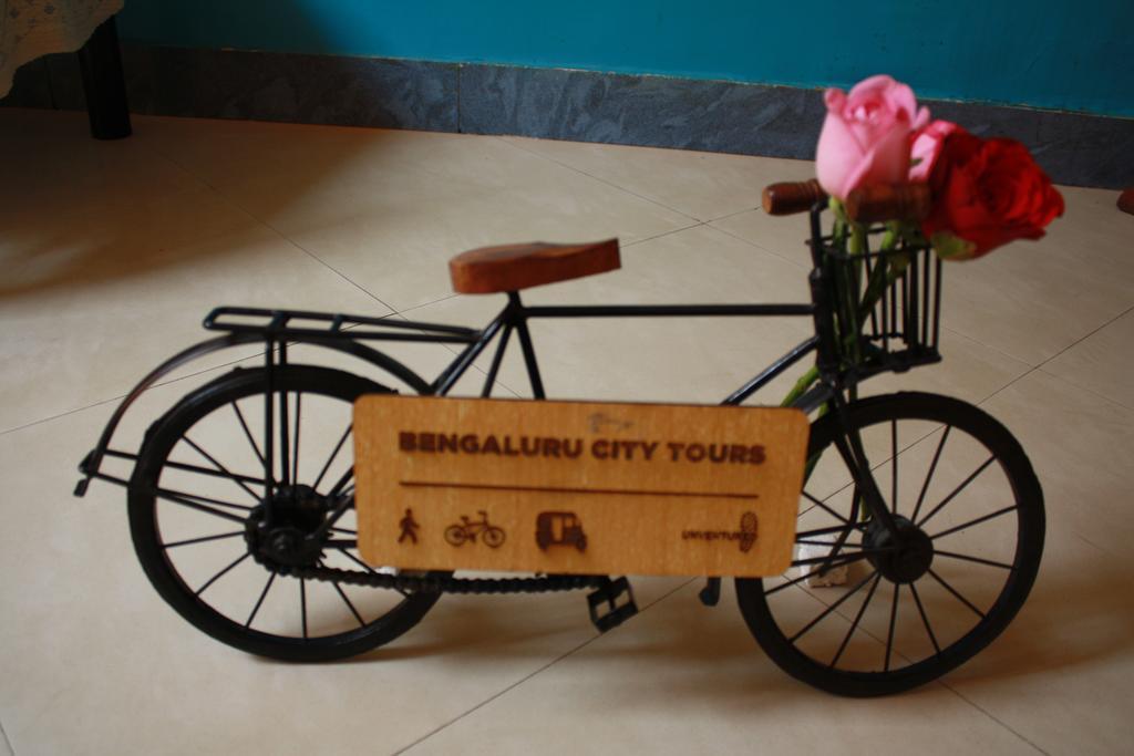 Tom'S Hotel Bangalore Buitenkant foto