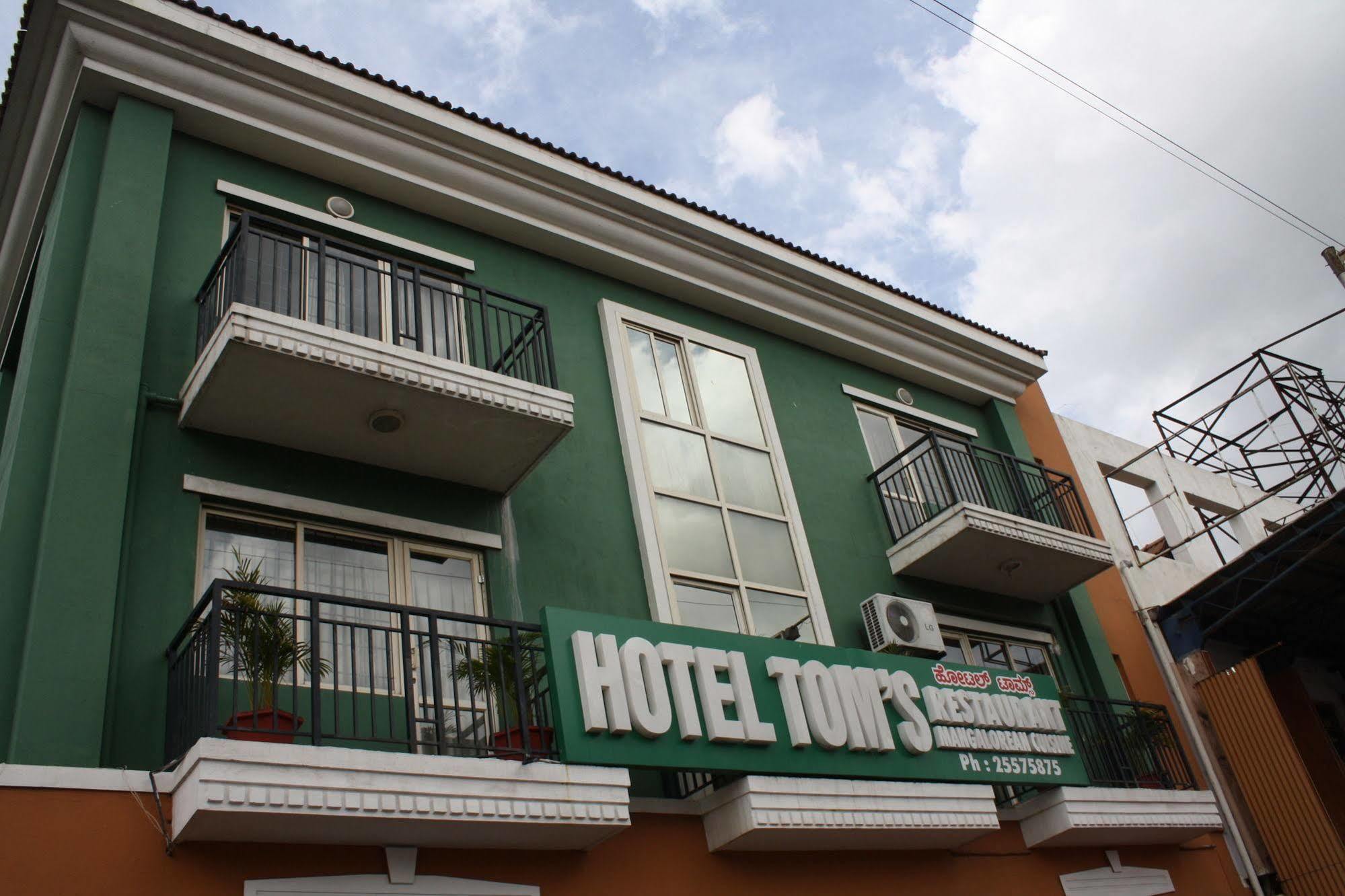 Tom'S Hotel Bangalore Buitenkant foto