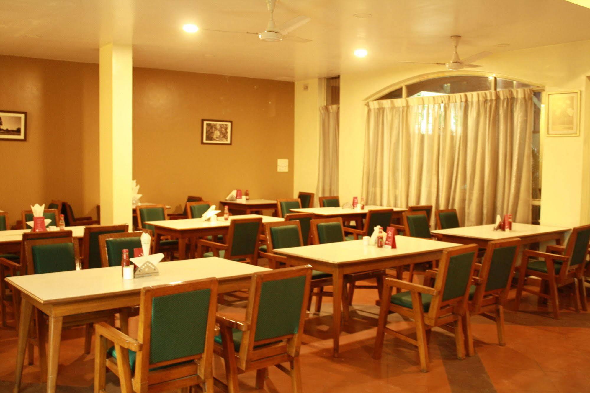 Tom'S Hotel Bangalore Buitenkant foto