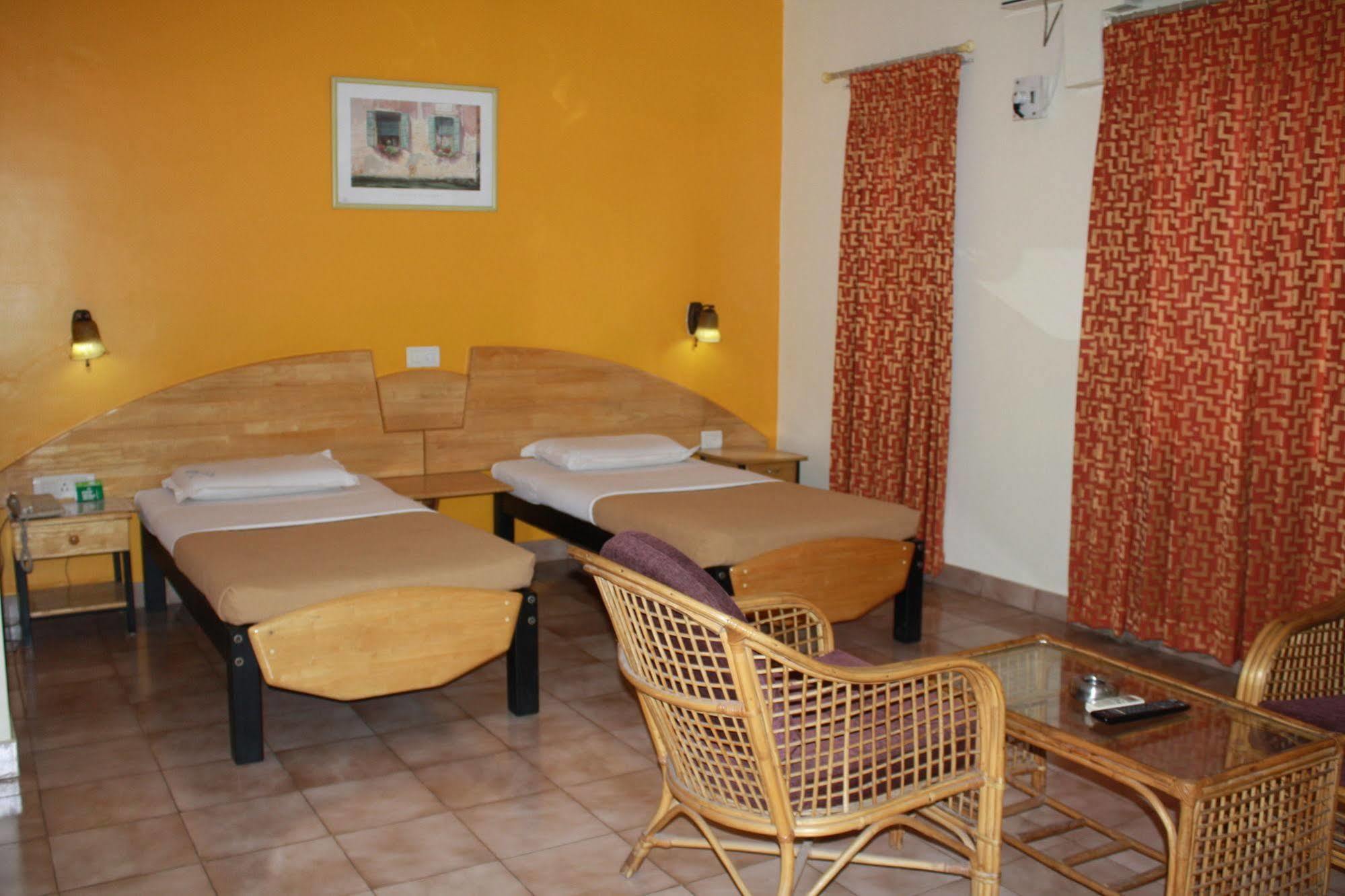 Tom'S Hotel Bangalore Buitenkant foto