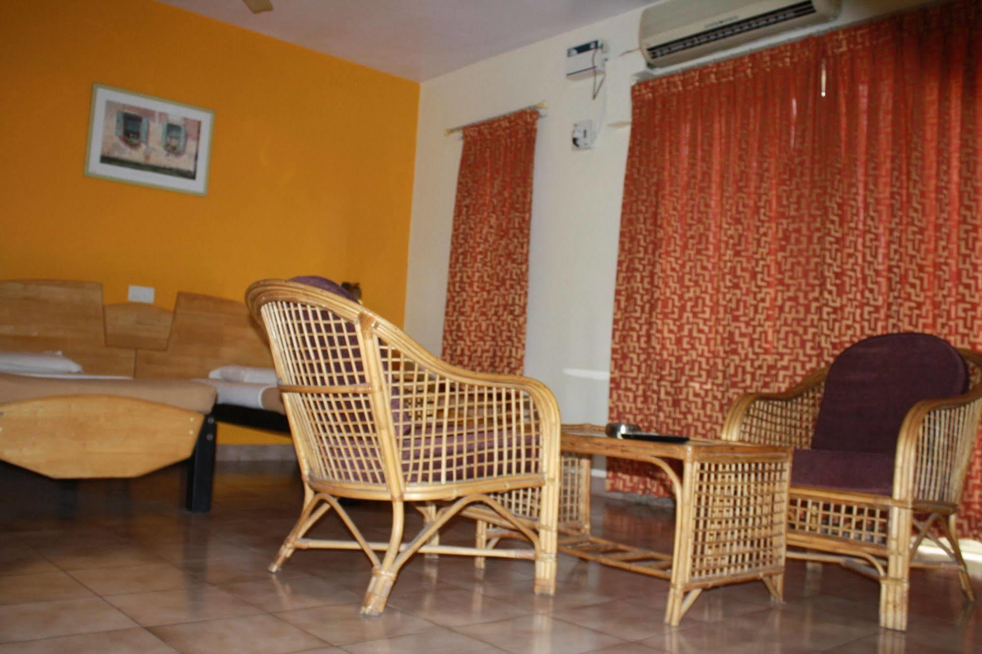 Tom'S Hotel Bangalore Buitenkant foto