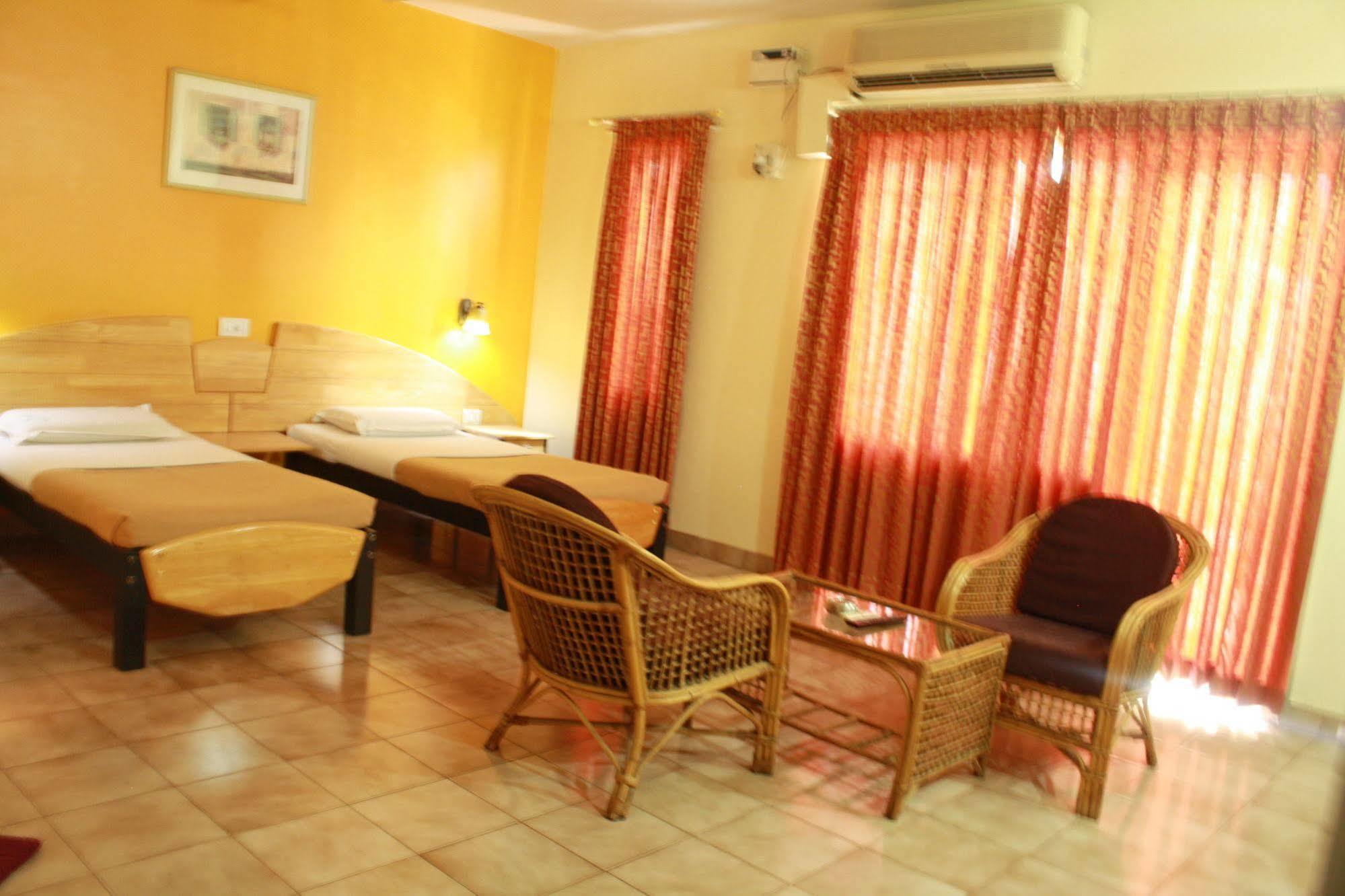Tom'S Hotel Bangalore Buitenkant foto