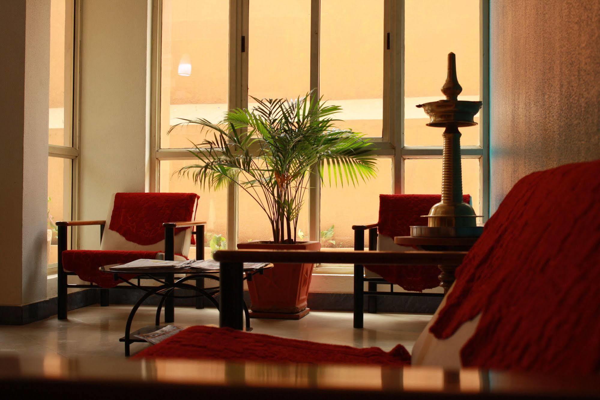 Tom'S Hotel Bangalore Buitenkant foto
